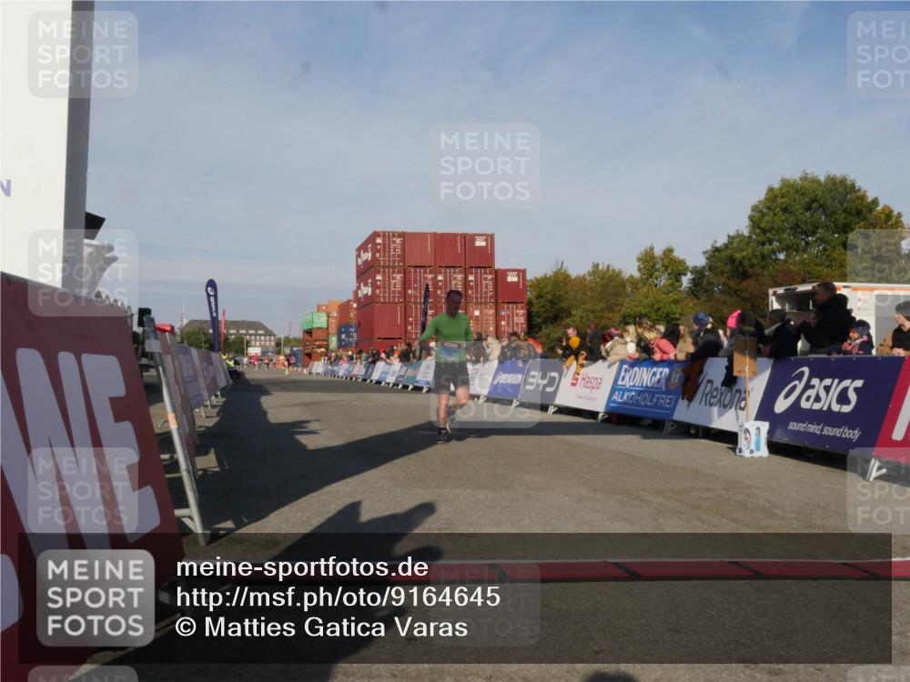 03.10.2025 - Köhlbrandbrückenlauf Matties Gatica Varas http://msf.ph/oto/9164645 03.10.2025 09:54:39 Ziel 1462 meine-sportfotos.de