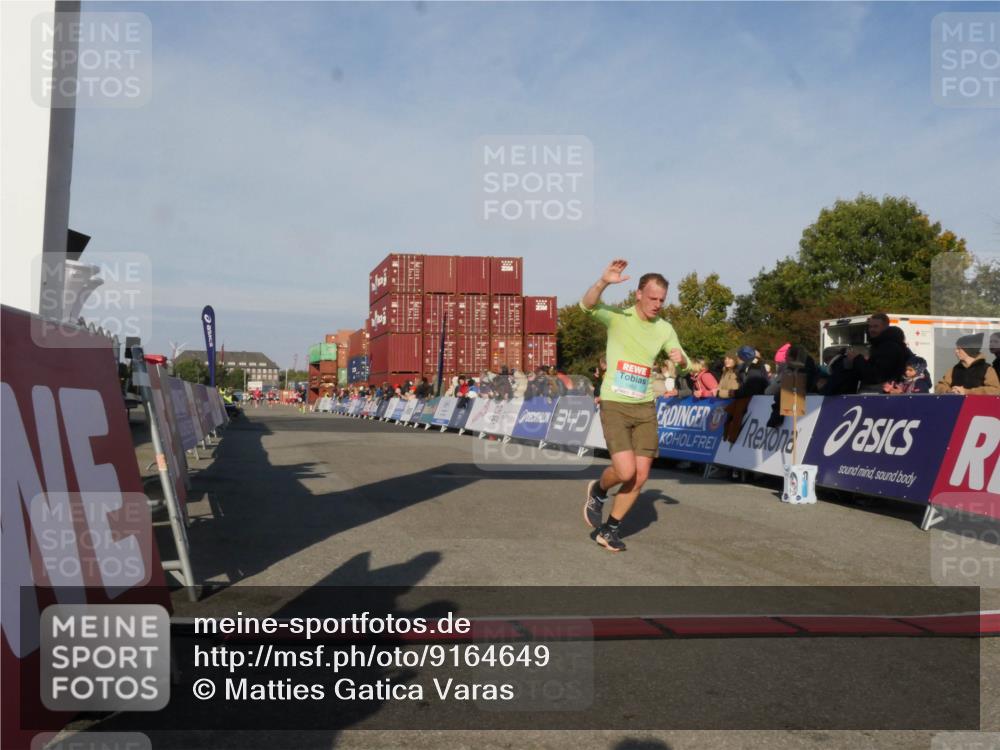 03.10.2025 - Köhlbrandbrückenlauf Matties Gatica Varas http://msf.ph/oto/9164649 03.10.2025 09:54:40 Ziel 1462 meine-sportfotos.de