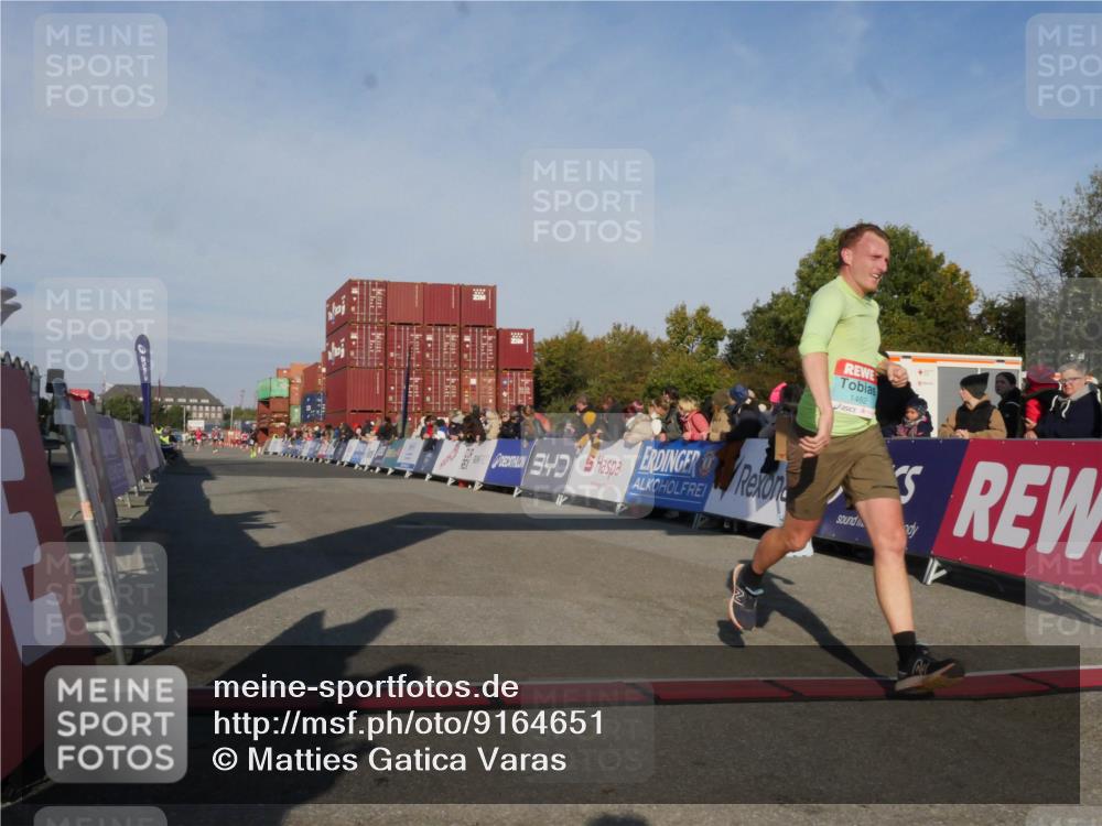 03.10.2025 - Köhlbrandbrückenlauf Matties Gatica Varas http://msf.ph/oto/9164651 03.10.2025 09:54:41 Ziel 1462 meine-sportfotos.de