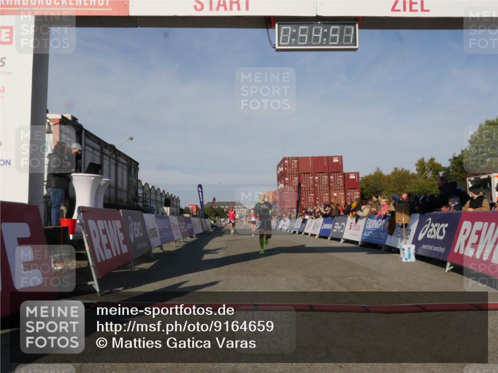 03.10.2025 - Köhlbrandbrückenlauf Matties Gatica Varas http://msf.ph/oto/9164659 03.10.2025 09:54:53 Ziel 1268, 2961, 3376, 3527, 3609 meine-sportfotos.de