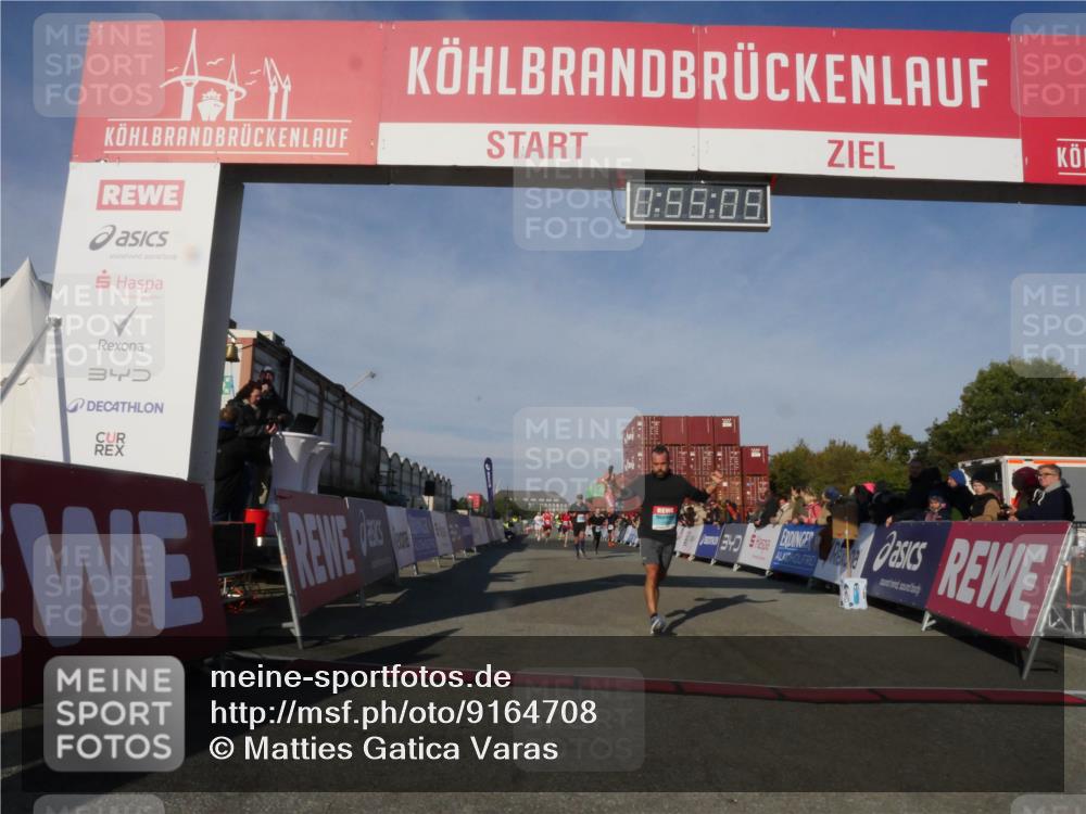 03.10.2025 - Köhlbrandbrückenlauf Matties Gatica Varas http://msf.ph/oto/9164708 03.10.2025 09:55:07 Ziel 2879, 3083, 3152, 3193, 3288, 3490, 3628, 3715, 3720 meine-sportfotos.de