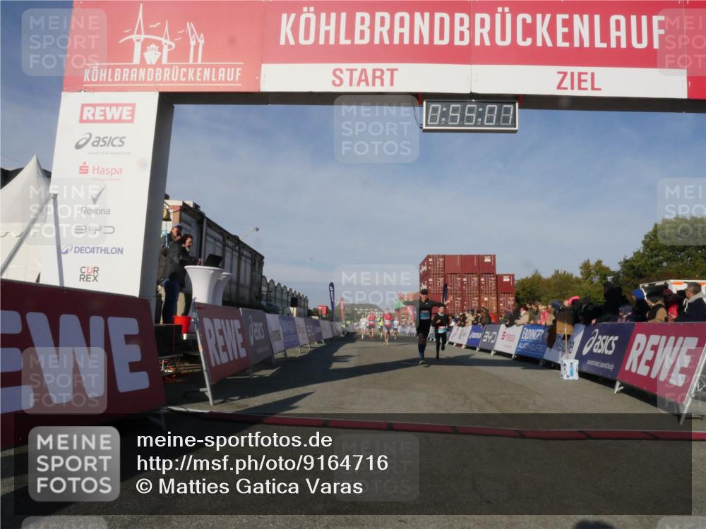 03.10.2025 - Köhlbrandbrückenlauf Matties Gatica Varas http://msf.ph/oto/9164716 03.10.2025 09:55:09 Ziel 2879, 3083, 3152, 3288, 3490, 3628, 3702, 3715, 3720 meine-sportfotos.de