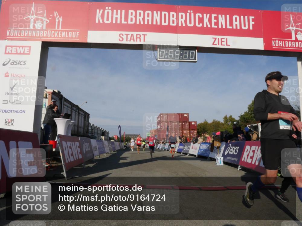 03.10.2025 - Köhlbrandbrückenlauf Matties Gatica Varas http://msf.ph/oto/9164724 03.10.2025 09:55:11 Ziel 2879, 3083, 3152, 3288, 3490, 3628, 3702, 3715, 3720 meine-sportfotos.de