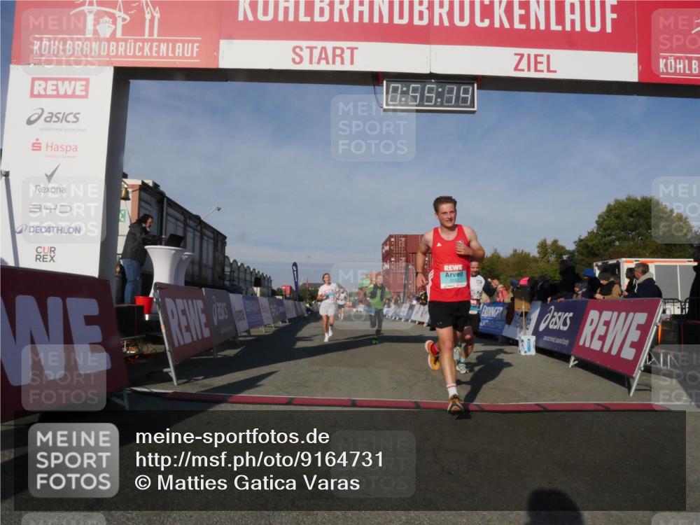 03.10.2025 - Köhlbrandbrückenlauf Matties Gatica Varas http://msf.ph/oto/9164731 03.10.2025 09:55:15 Ziel 2879, 3152, 3702, 3715, 3720 meine-sportfotos.de