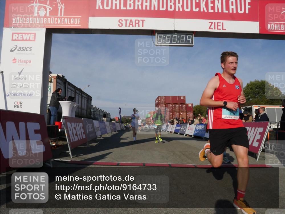 03.10.2025 - Köhlbrandbrückenlauf Matties Gatica Varas http://msf.ph/oto/9164733 03.10.2025 09:55:16 Ziel 2879, 3702, 3715, 3720 meine-sportfotos.de