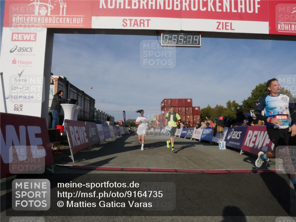 03.10.2025 - Köhlbrandbrückenlauf Matties Gatica Varas http://msf.ph/oto/9164735 03.10.2025 09:55:16 Ziel 2879, 3702, 3715, 3720 meine-sportfotos.de