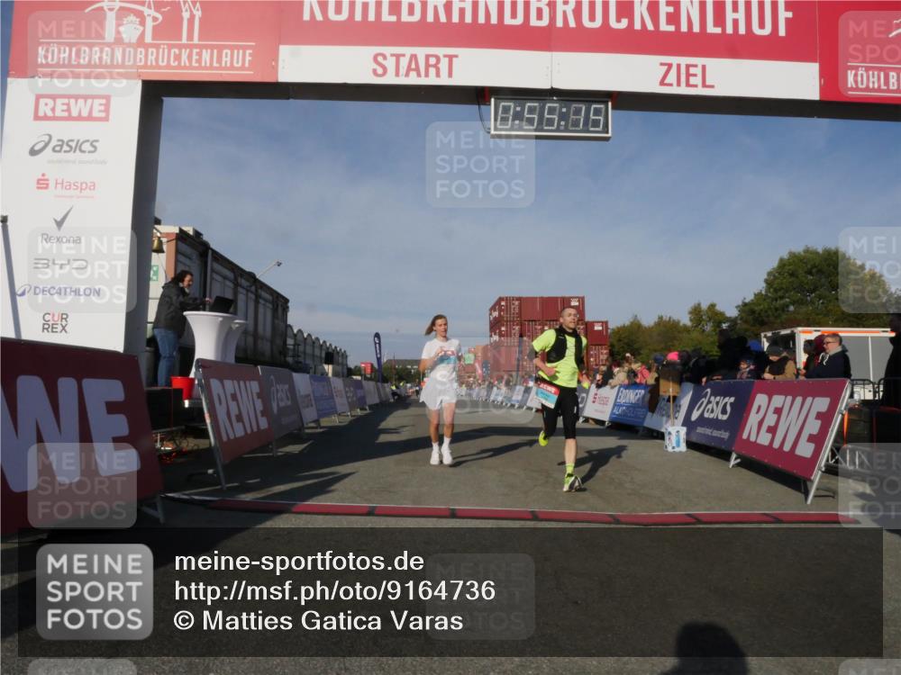 03.10.2025 - Köhlbrandbrückenlauf Matties Gatica Varas http://msf.ph/oto/9164736 03.10.2025 09:55:17 Ziel 3702, 3715, 3720 meine-sportfotos.de