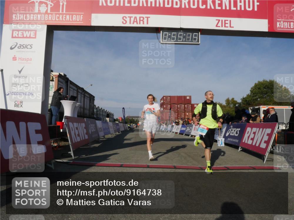 03.10.2025 - Köhlbrandbrückenlauf Matties Gatica Varas http://msf.ph/oto/9164738 03.10.2025 09:55:17 Ziel 3702, 3715, 3720 meine-sportfotos.de