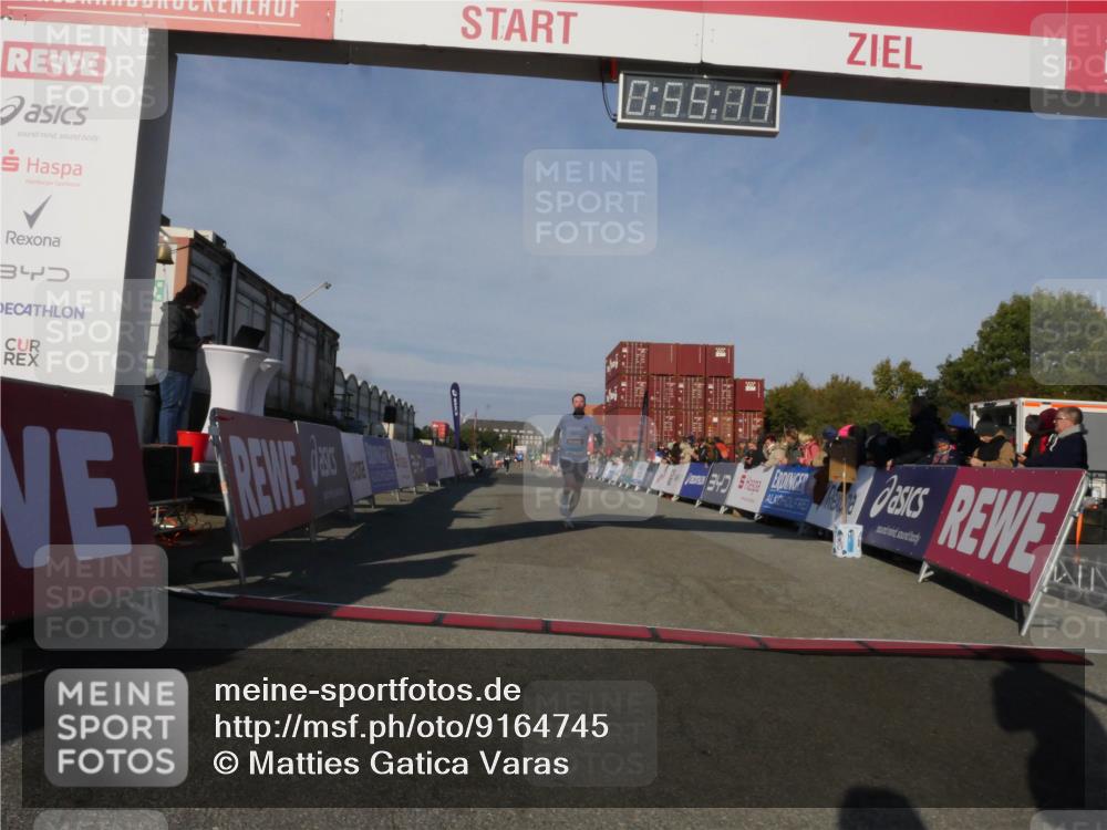 03.10.2025 - Köhlbrandbrückenlauf Matties Gatica Varas http://msf.ph/oto/9164745 03.10.2025 09:55:19 Ziel 1184, 3185, 3702 meine-sportfotos.de