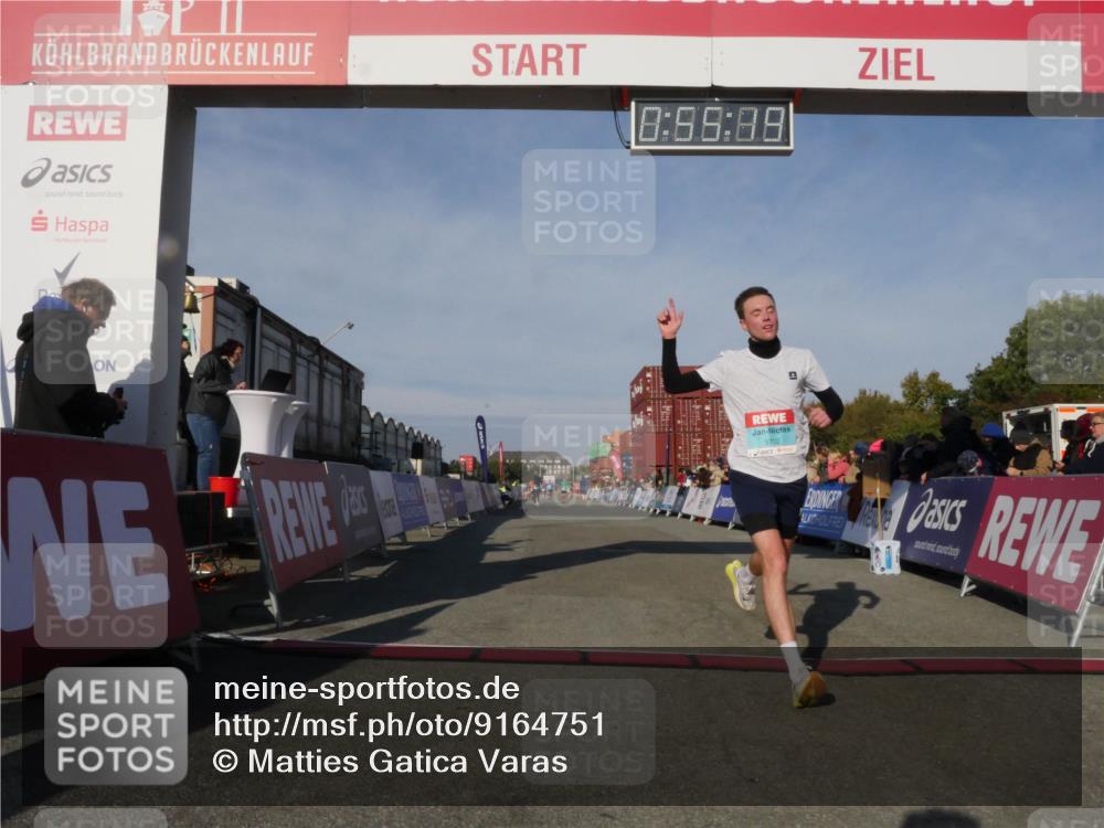 03.10.2025 - Köhlbrandbrückenlauf Matties Gatica Varas http://msf.ph/oto/9164751 03.10.2025 09:55:21 Ziel 1184, 3185 meine-sportfotos.de