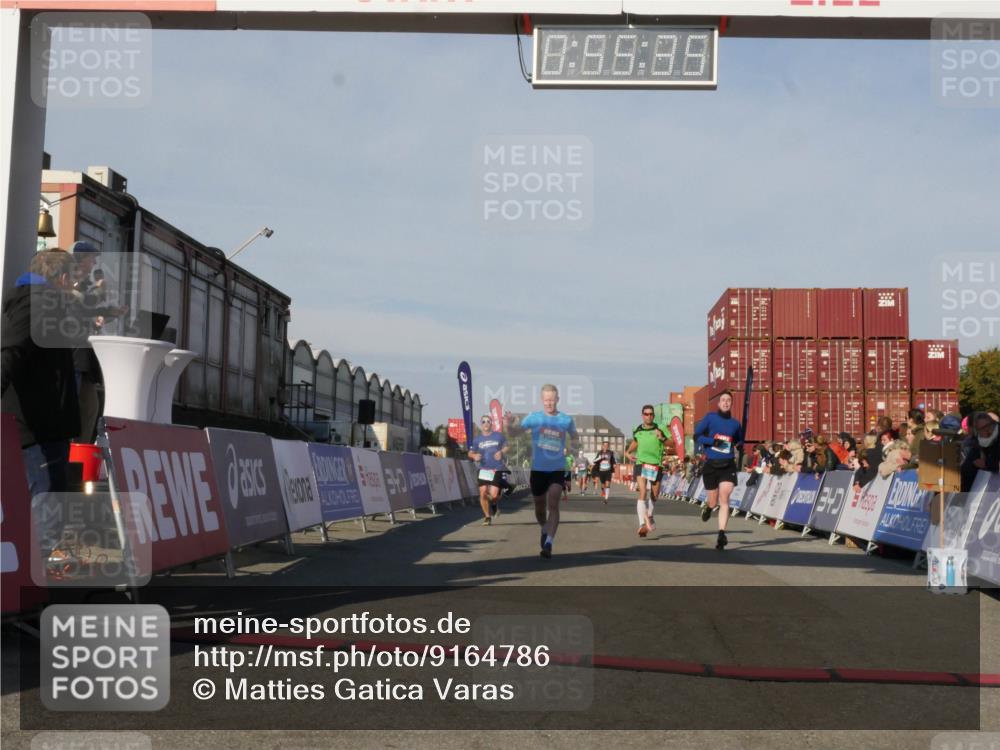 03.10.2025 - Köhlbrandbrückenlauf Matties Gatica Varas http://msf.ph/oto/9164786 03.10.2025 09:55:37 Ziel 1016, 1030, 1040, 1490, 2703, 2704, 2934 meine-sportfotos.de
