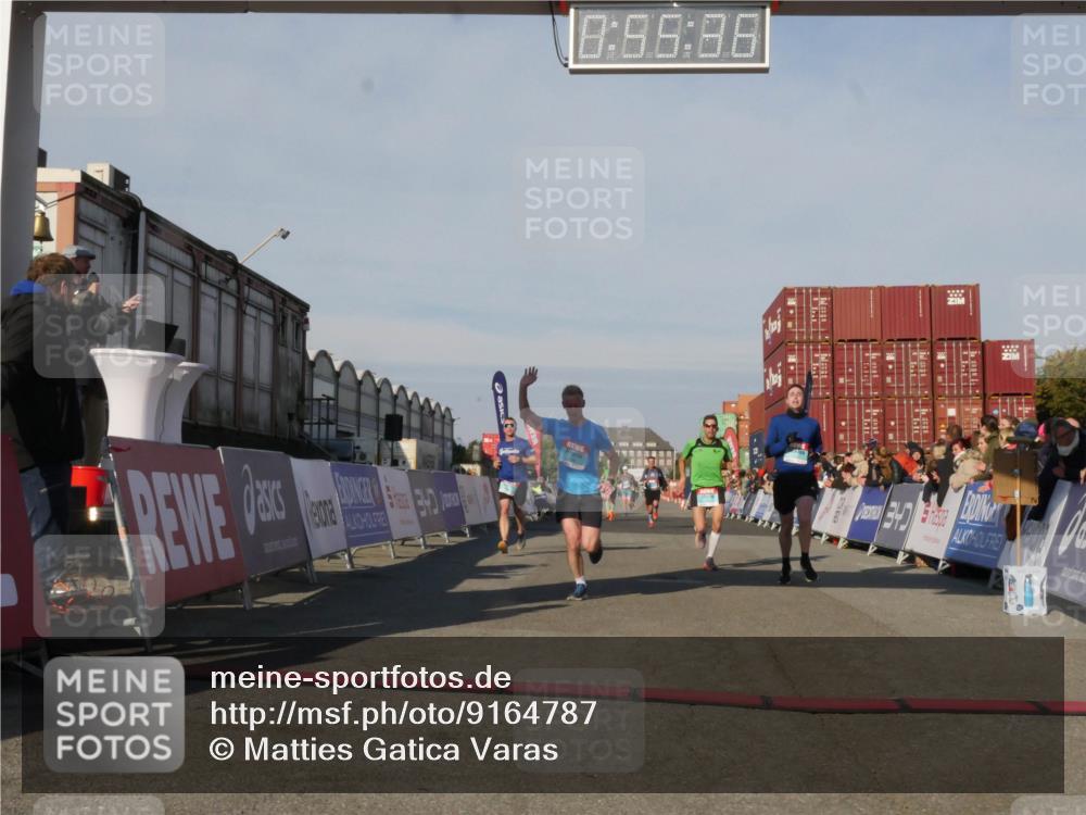 03.10.2025 - Köhlbrandbrückenlauf Matties Gatica Varas http://msf.ph/oto/9164787 03.10.2025 09:55:38 Ziel 1016, 1030, 1040, 1490, 2703, 2704, 2934 meine-sportfotos.de