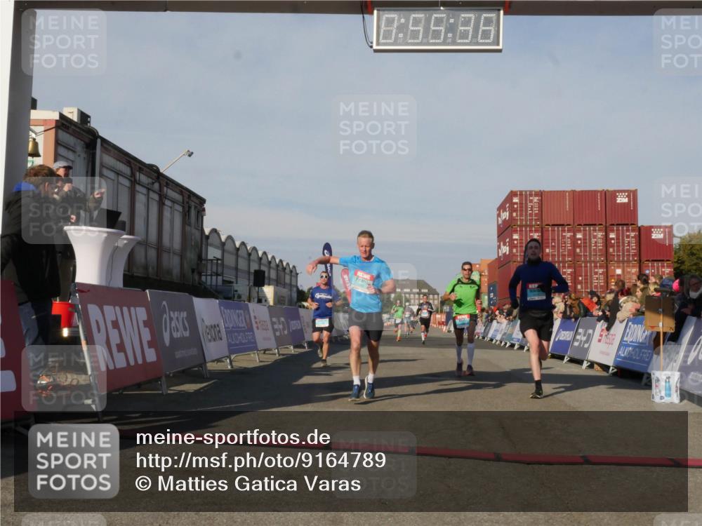 03.10.2025 - Köhlbrandbrückenlauf Matties Gatica Varas http://msf.ph/oto/9164789 03.10.2025 09:55:38 Ziel 1016, 1030, 1040, 1490, 2703, 2704, 2934 meine-sportfotos.de