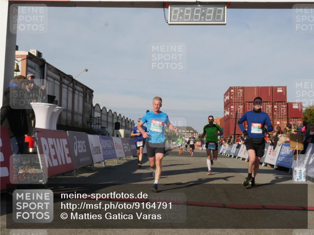 03.10.2025 - Köhlbrandbrückenlauf Matties Gatica Varas http://msf.ph/oto/9164791 03.10.2025 09:55:39 Ziel 1016, 1030, 1040, 1048, 1490, 2703, 2704, 2934 meine-sportfotos.de