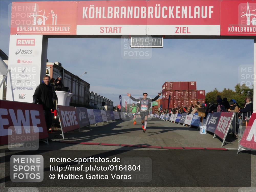 03.10.2025 - Köhlbrandbrückenlauf Matties Gatica Varas http://msf.ph/oto/9164804 03.10.2025 09:55:43 Ziel 1048, 1490, 2703, 2934, 3789 meine-sportfotos.de