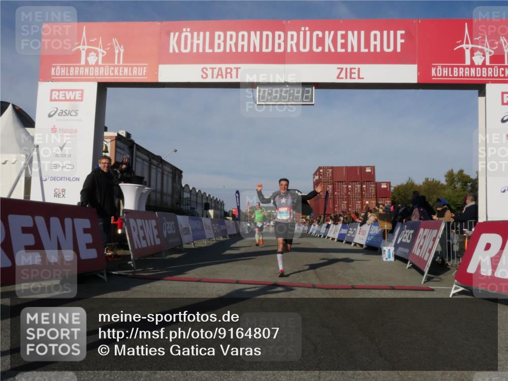03.10.2025 - Köhlbrandbrückenlauf Matties Gatica Varas http://msf.ph/oto/9164807 03.10.2025 09:55:43 Ziel 1048, 1490, 2703, 2934, 3789 meine-sportfotos.de