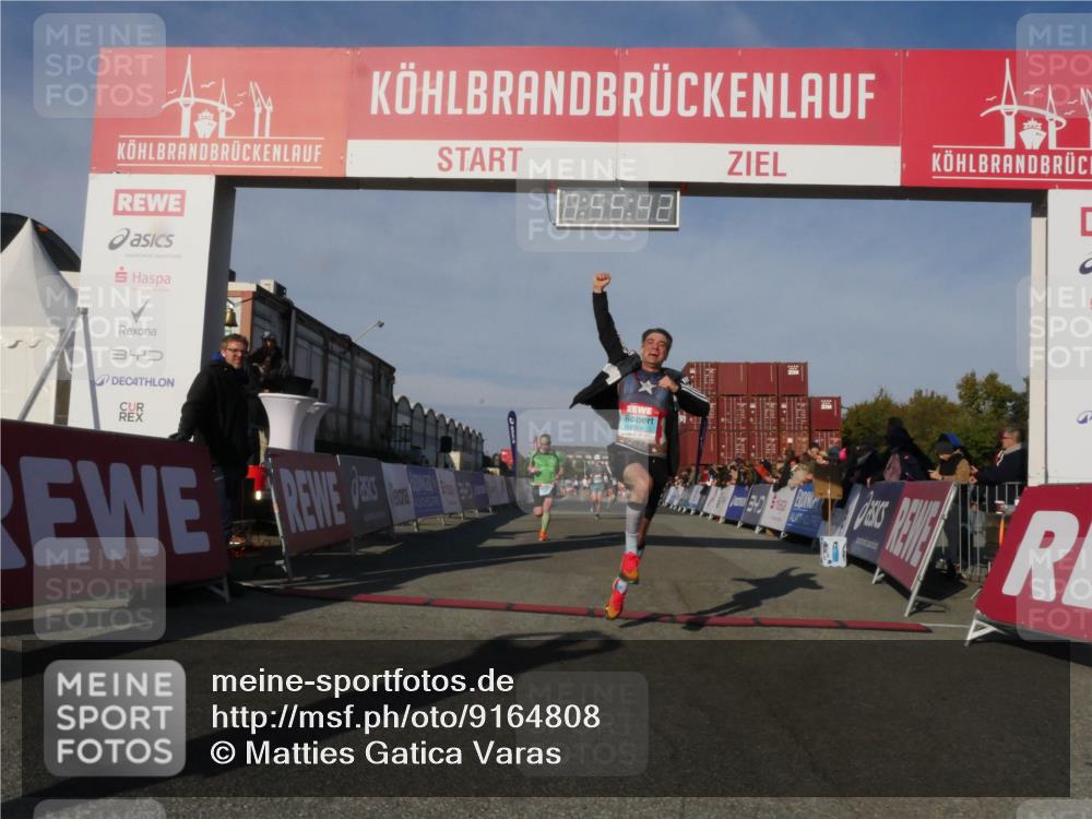 03.10.2025 - Köhlbrandbrückenlauf Matties Gatica Varas http://msf.ph/oto/9164808 03.10.2025 09:55:44 Ziel 1048, 1490, 2703, 2934, 3789 meine-sportfotos.de