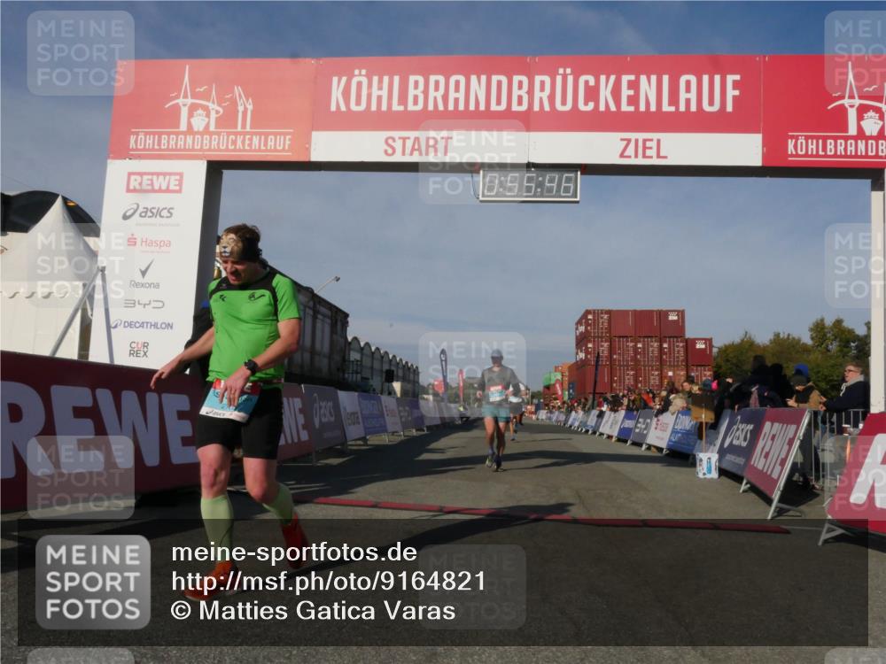 03.10.2025 - Köhlbrandbrückenlauf Matties Gatica Varas http://msf.ph/oto/9164821 03.10.2025 09:55:47 Ziel 1028, 1048, 1490, 3007, 3789 meine-sportfotos.de