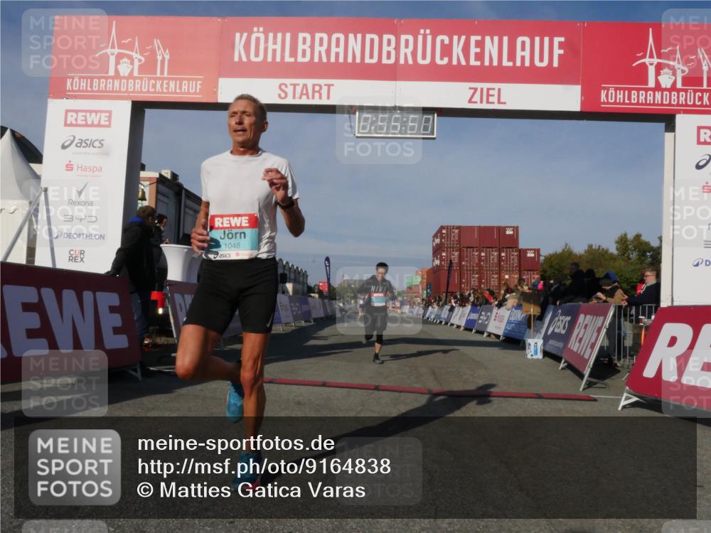 03.10.2025 - Köhlbrandbrückenlauf Matties Gatica Varas http://msf.ph/oto/9164838 03.10.2025 09:55:52 Ziel 1028, 1224, 3007, 3494, 3789 meine-sportfotos.de