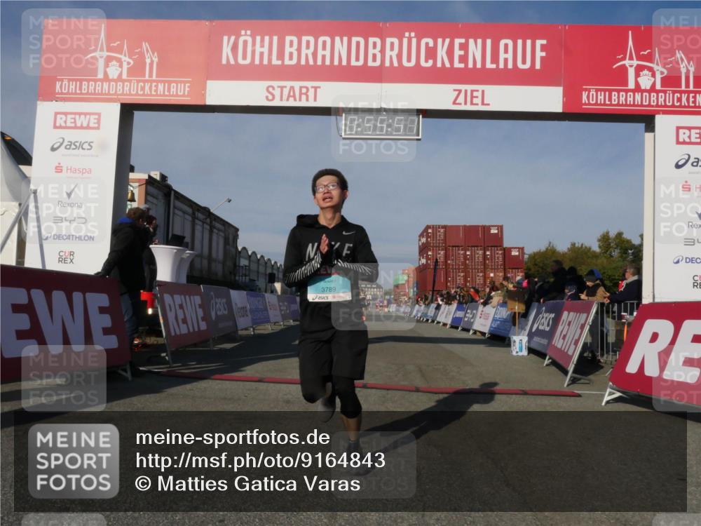 03.10.2025 - Köhlbrandbrückenlauf Matties Gatica Varas http://msf.ph/oto/9164843 03.10.2025 09:55:53 Ziel 1028, 1224, 3007, 3494 meine-sportfotos.de