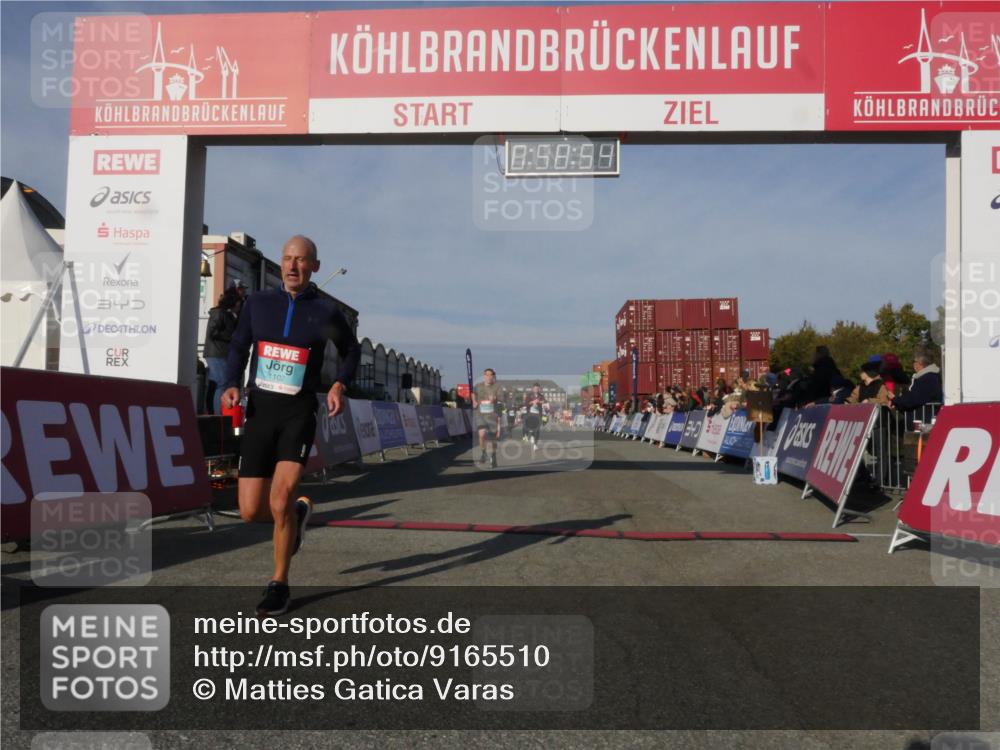 03.10.2025 - Köhlbrandbrückenlauf Matties Gatica Varas http://msf.ph/oto/9165510 03.10.2025 09:58:56 Ziel 1054, 1142, 1185, 1215, 2302, 3174, 3358 meine-sportfotos.de