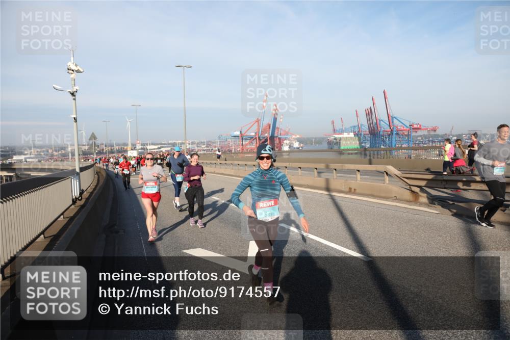 03.10.2025 - Köhlbrandbrückenlauf Yannick Fuchs http://msf.ph/oto/9174557 03.10.2025 08:43:18 Position 2 3778 meine-sportfotos.de