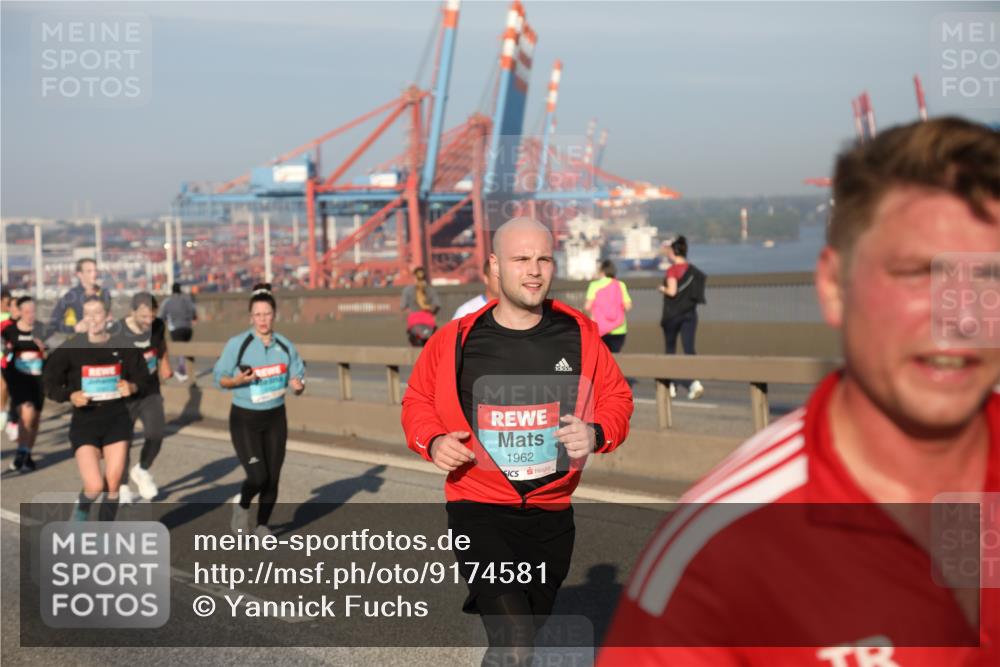 03.10.2025 - Köhlbrandbrückenlauf Yannick Fuchs http://msf.ph/oto/9174581 03.10.2025 08:43:24 Position 2 1962 meine-sportfotos.de