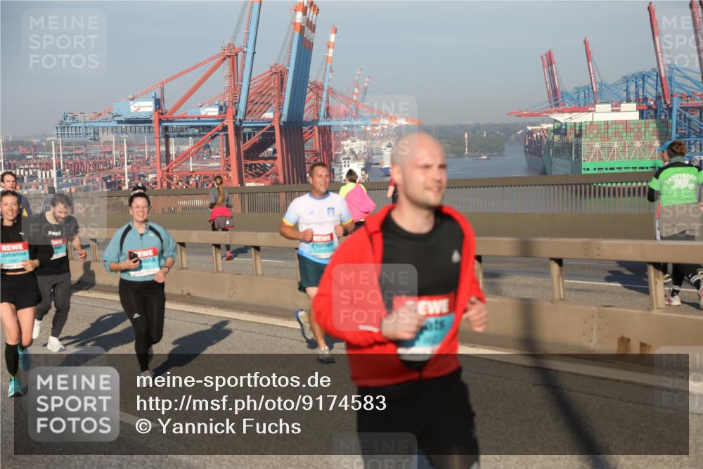 03.10.2025 - Köhlbrandbrückenlauf Yannick Fuchs http://msf.ph/oto/9174583 03.10.2025 08:43:24 Position 2  meine-sportfotos.de
