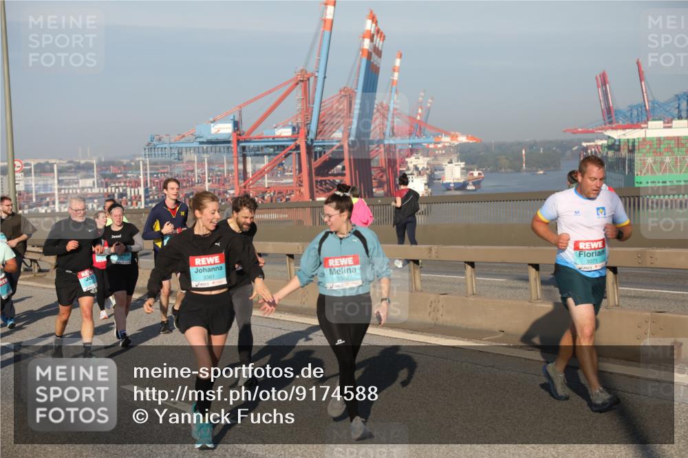 03.10.2025 - Köhlbrandbrückenlauf Yannick Fuchs http://msf.ph/oto/9174588 03.10.2025 08:43:25 Position 2 3361, 3362, 3071 meine-sportfotos.de