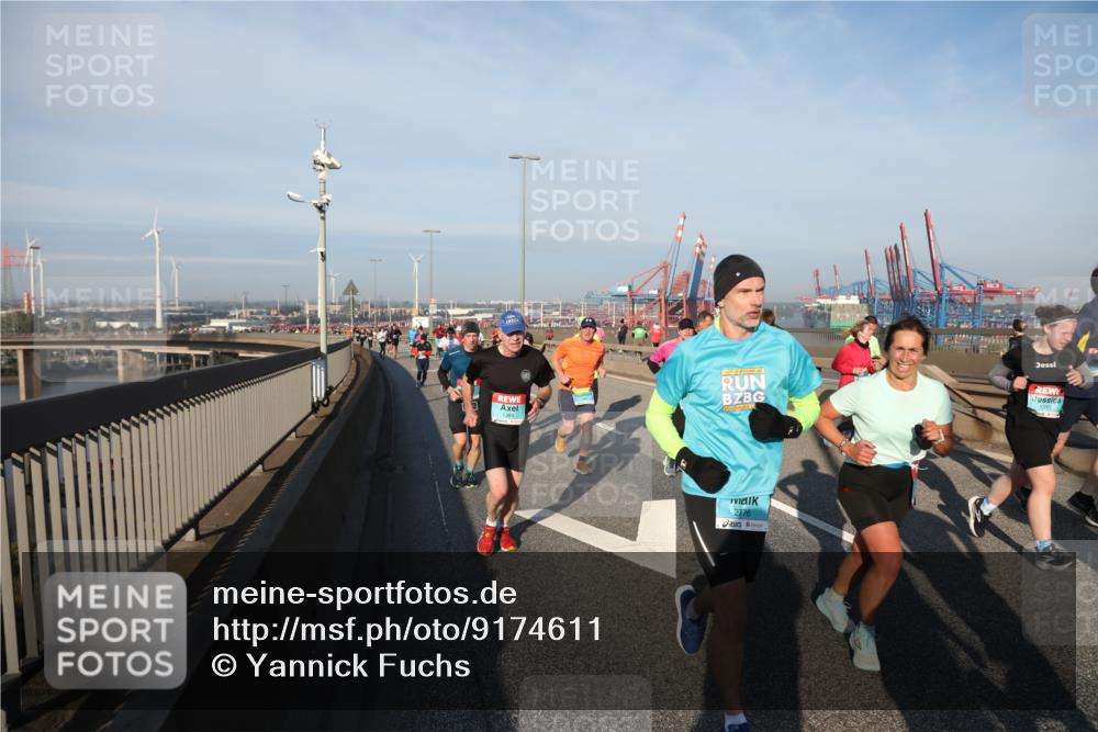 03.10.2025 - Köhlbrandbrückenlauf Yannick Fuchs http://msf.ph/oto/9174611 03.10.2025 08:43:30 Position 2 1335, 2776 meine-sportfotos.de