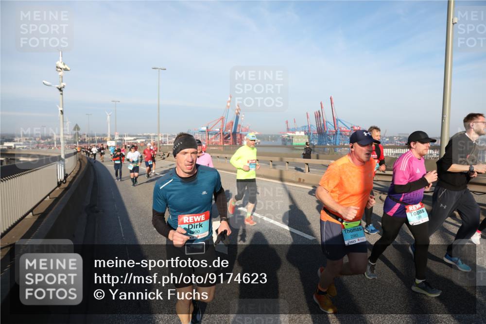 03.10.2025 - Köhlbrandbrückenlauf Yannick Fuchs http://msf.ph/oto/9174623 03.10.2025 08:43:32 Position 2 1800, 2983, 1188 meine-sportfotos.de