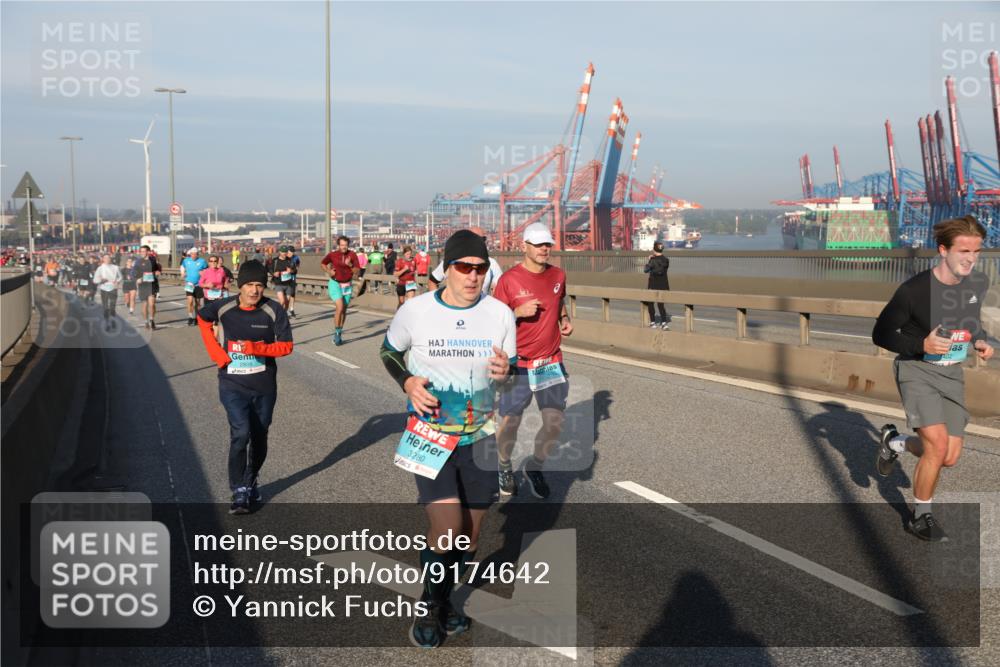 03.10.2025 - Köhlbrandbrückenlauf Yannick Fuchs http://msf.ph/oto/9174642 03.10.2025 08:43:35 Position 2 2805, 3280, 402 meine-sportfotos.de