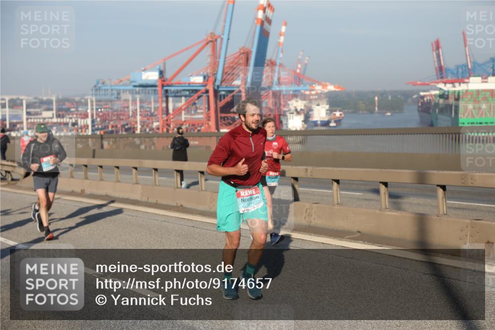 03.10.2025 - Köhlbrandbrückenlauf Yannick Fuchs http://msf.ph/oto/9174657 03.10.2025 08:43:38 Position 2 3177 meine-sportfotos.de