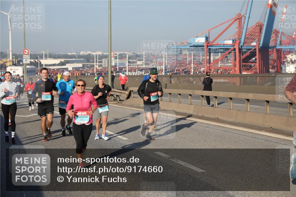 03.10.2025 - Köhlbrandbrückenlauf Yannick Fuchs http://msf.ph/oto/9174660 03.10.2025 08:43:39 Position 2 500, 1, 3808, 1566 meine-sportfotos.de