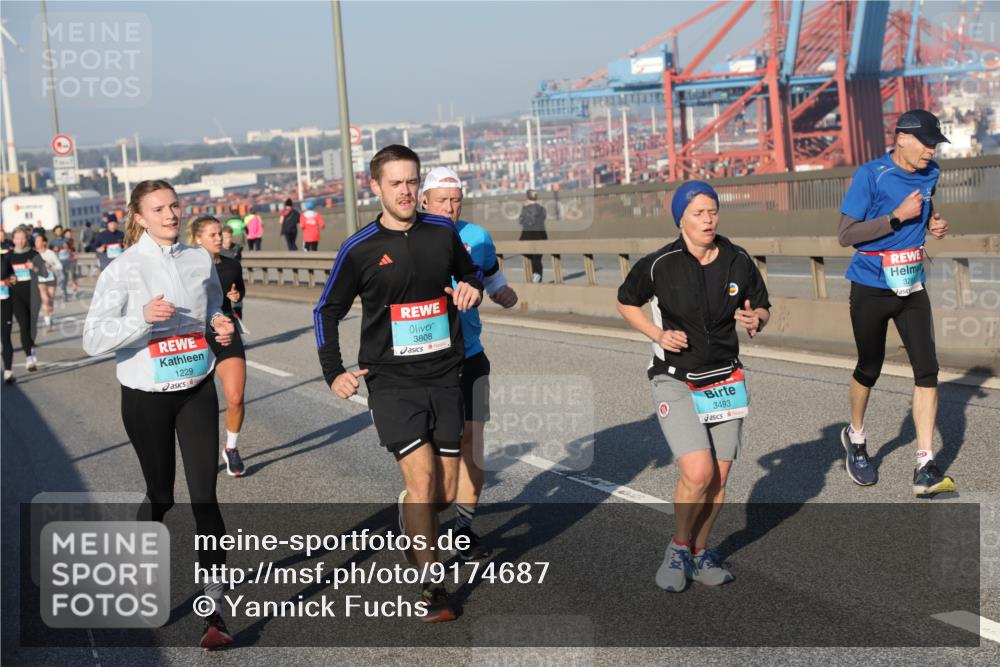 03.10.2025 - Köhlbrandbrückenlauf Yannick Fuchs http://msf.ph/oto/9174687 03.10.2025 08:43:42 Position 2 1229, 3808, 3493 meine-sportfotos.de