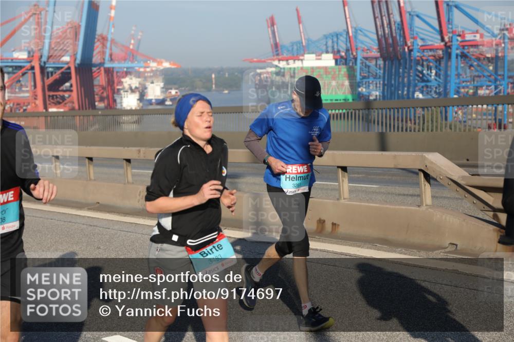 03.10.2025 - Köhlbrandbrückenlauf Yannick Fuchs http://msf.ph/oto/9174697 03.10.2025 08:43:43 Position 2 08, 3493, 3261, 227 meine-sportfotos.de