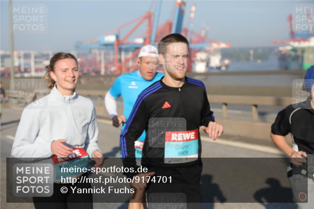 03.10.2025 - Köhlbrandbrückenlauf Yannick Fuchs http://msf.ph/oto/9174701 03.10.2025 08:43:44 Position 2 1229, 3808 meine-sportfotos.de