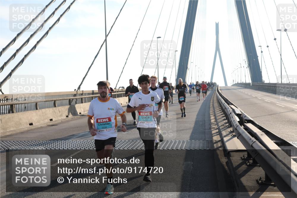03.10.2025 - Köhlbrandbrückenlauf Yannick Fuchs http://msf.ph/oto/9174720 03.10.2025 08:23:02 Position 1 3338, 24, 1112 meine-sportfotos.de