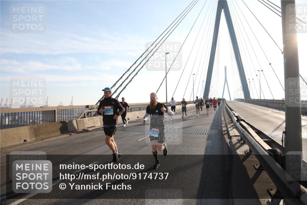 03.10.2025 - Köhlbrandbrückenlauf Yannick Fuchs http://msf.ph/oto/9174737 03.10.2025 08:23:06 Position 1  meine-sportfotos.de