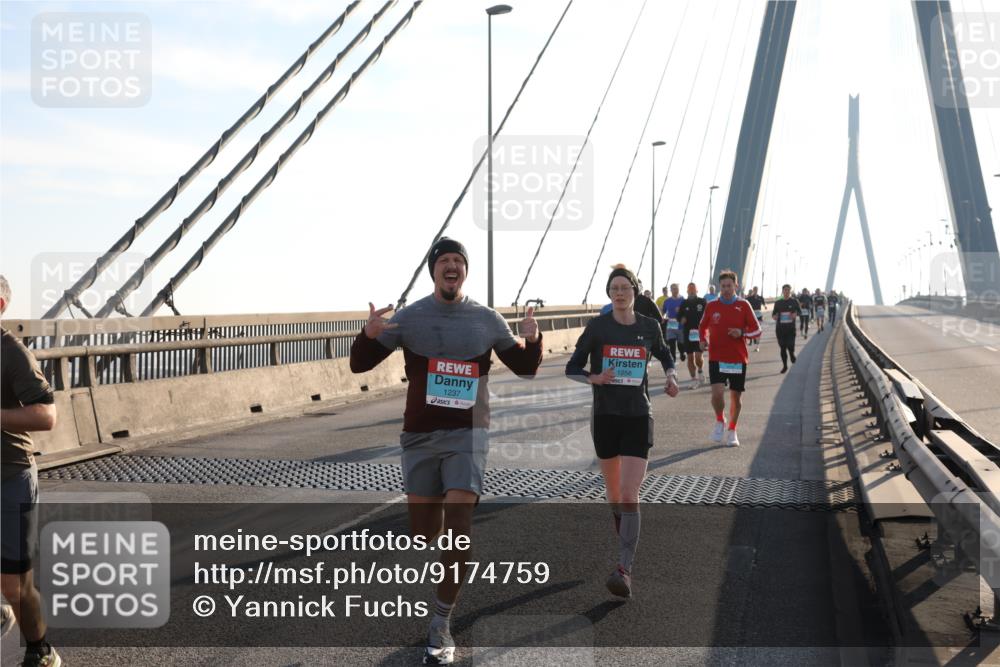 03.10.2025 - Köhlbrandbrückenlauf Yannick Fuchs http://msf.ph/oto/9174759 03.10.2025 08:23:09 Position 1 1237, 1258 meine-sportfotos.de