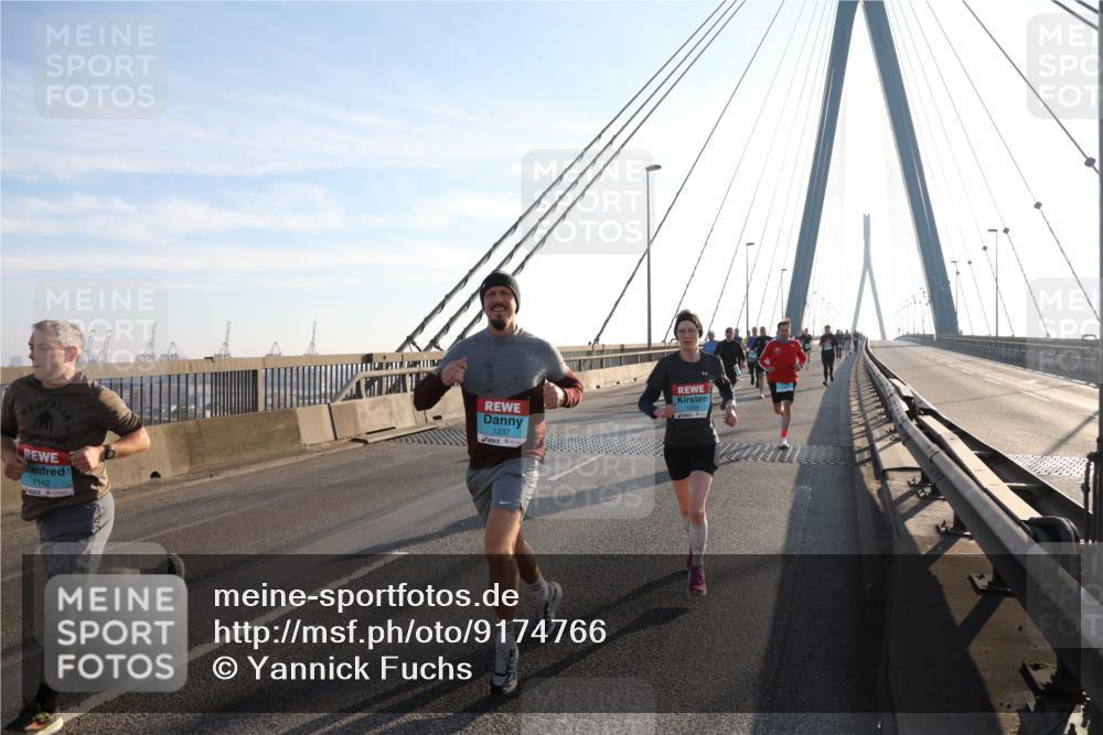03.10.2025 - Köhlbrandbrückenlauf Yannick Fuchs http://msf.ph/oto/9174766 03.10.2025 08:23:09 Position 1 1142, 1237 meine-sportfotos.de