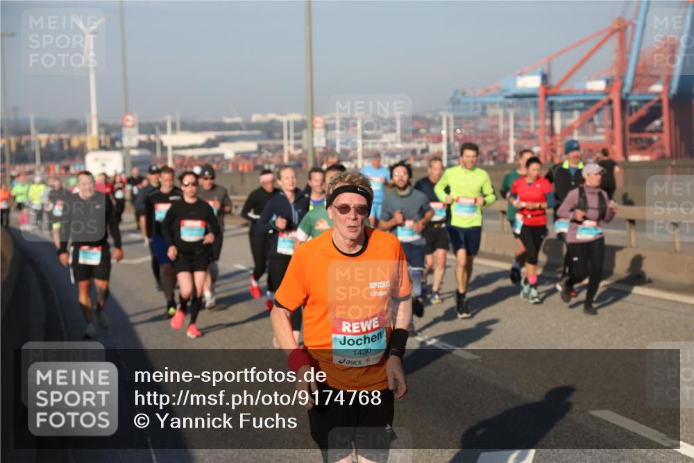 03.10.2025 - Köhlbrandbrückenlauf Yannick Fuchs http://msf.ph/oto/9174768 03.10.2025 08:43:56 Position 2 1430 meine-sportfotos.de