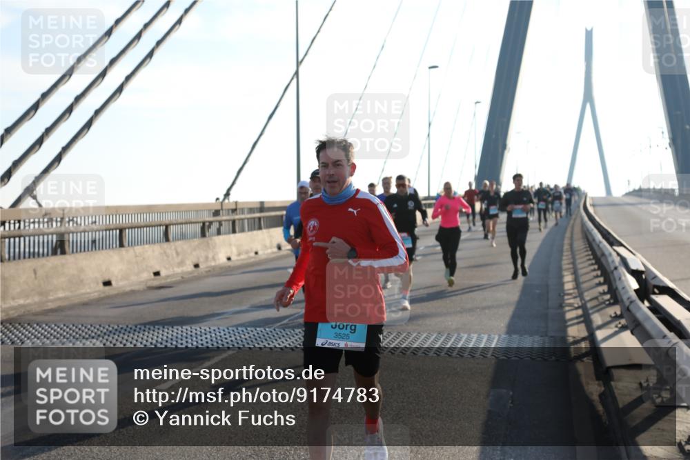 03.10.2025 - Köhlbrandbrückenlauf Yannick Fuchs http://msf.ph/oto/9174783 03.10.2025 08:23:11 Position 1 3525 meine-sportfotos.de