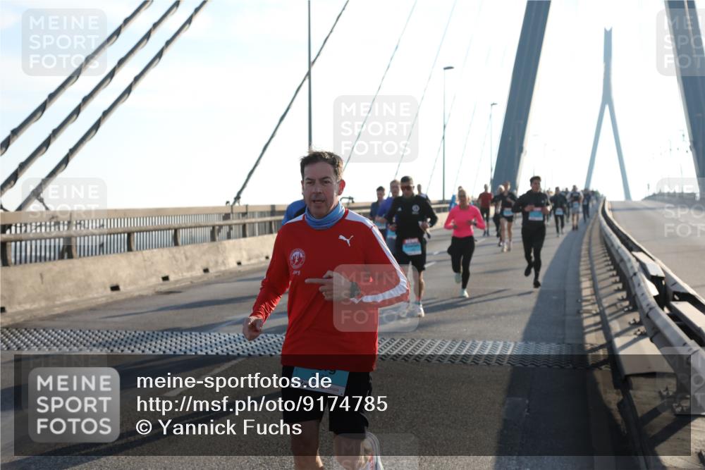 03.10.2025 - Köhlbrandbrückenlauf Yannick Fuchs http://msf.ph/oto/9174785 03.10.2025 08:23:11 Position 1 3525 meine-sportfotos.de