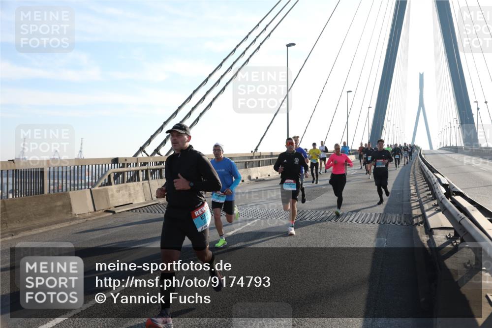 03.10.2025 - Köhlbrandbrückenlauf Yannick Fuchs http://msf.ph/oto/9174793 03.10.2025 08:23:13 Position 1  meine-sportfotos.de