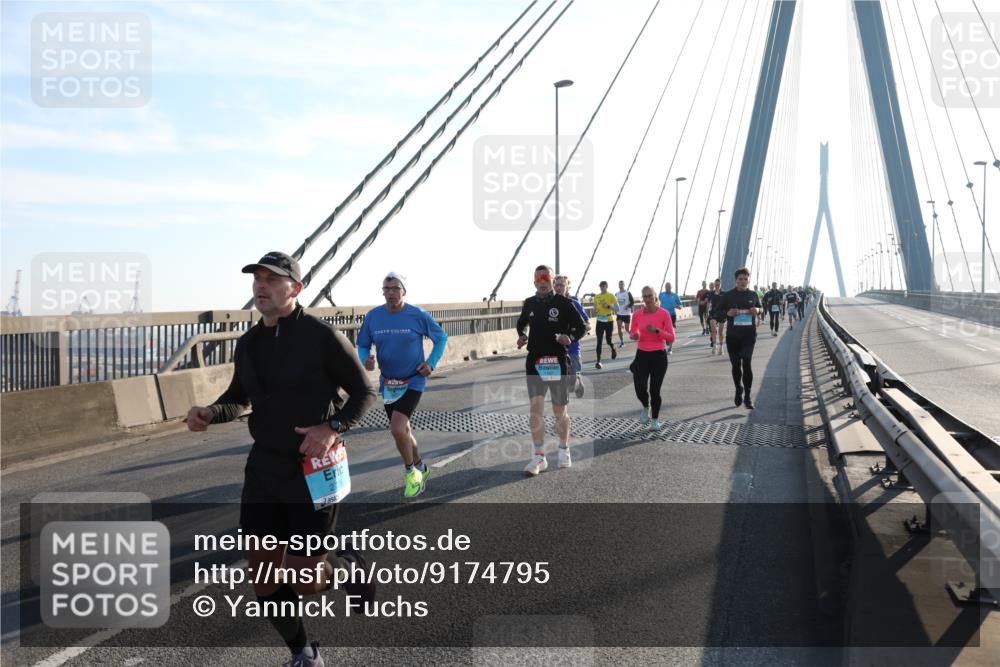 03.10.2025 - Köhlbrandbrückenlauf Yannick Fuchs http://msf.ph/oto/9174795 03.10.2025 08:23:13 Position 1 2709 meine-sportfotos.de