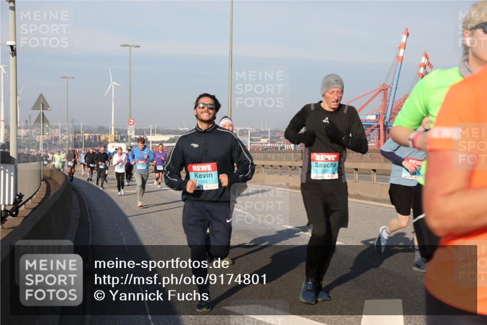 03.10.2025 - Köhlbrandbrückenlauf Yannick Fuchs http://msf.ph/oto/9174801 03.10.2025 08:44:15 Position 2 4, 2950, 3380 meine-sportfotos.de