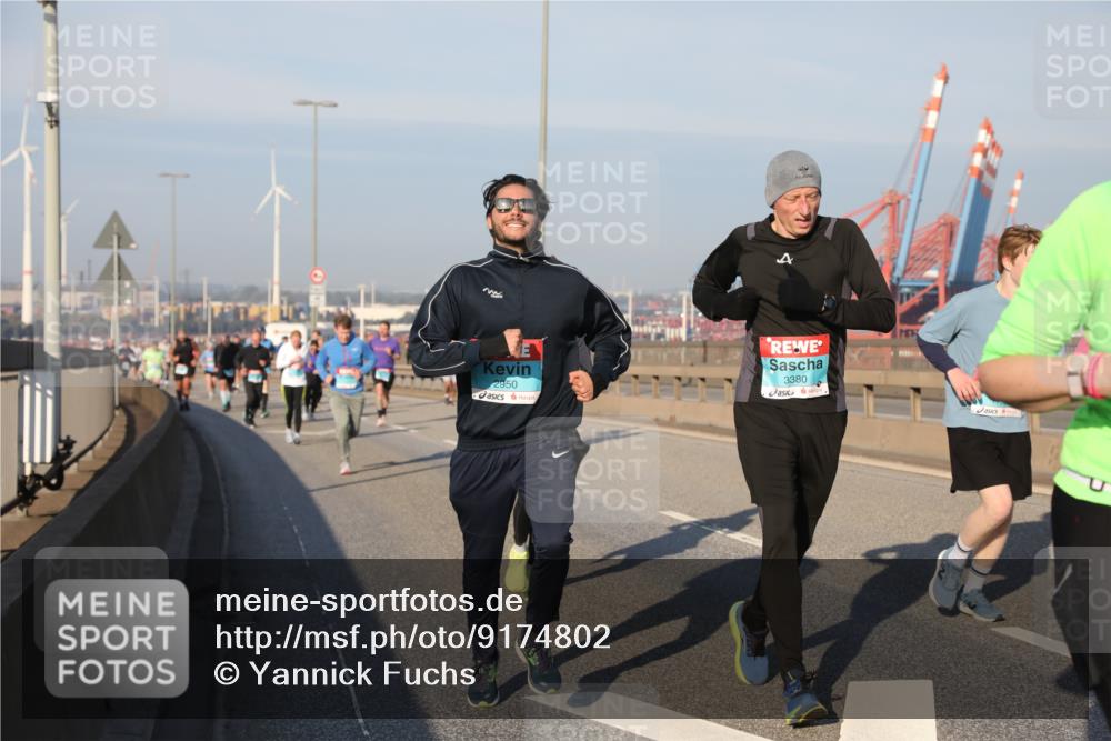 03.10.2025 - Köhlbrandbrückenlauf Yannick Fuchs http://msf.ph/oto/9174802 03.10.2025 08:44:15 Position 2 2950, 3380 meine-sportfotos.de