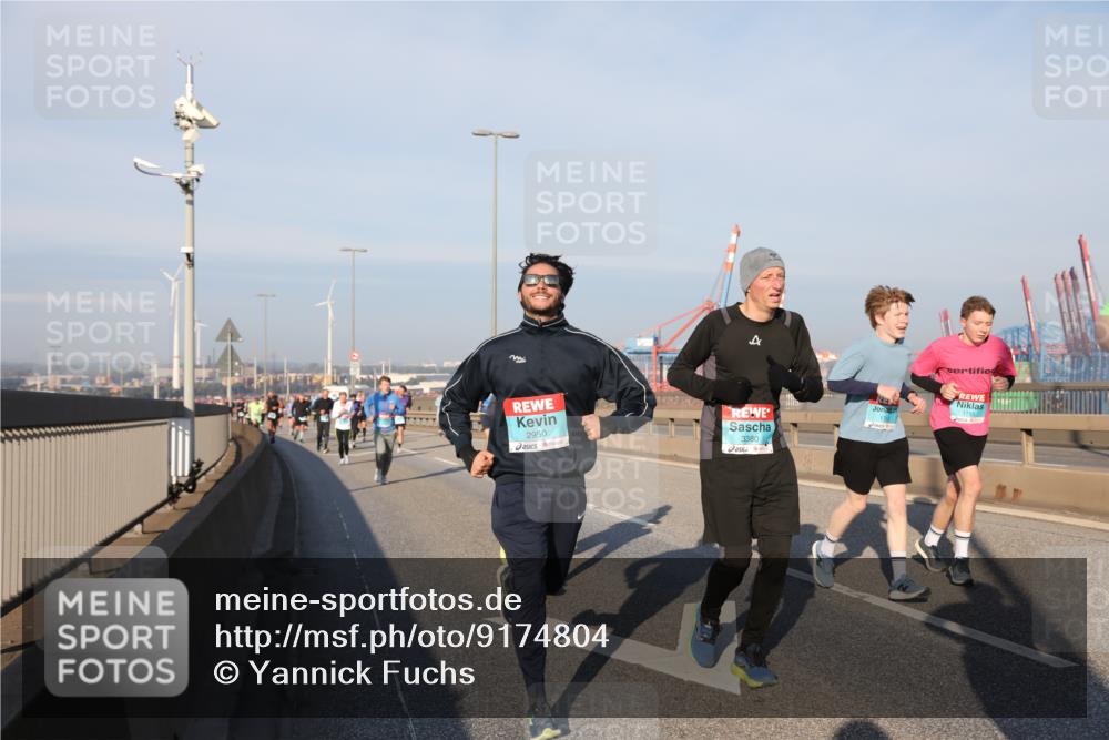 03.10.2025 - Köhlbrandbrückenlauf Yannick Fuchs http://msf.ph/oto/9174804 03.10.2025 08:44:15 Position 2 2950, 3380 meine-sportfotos.de