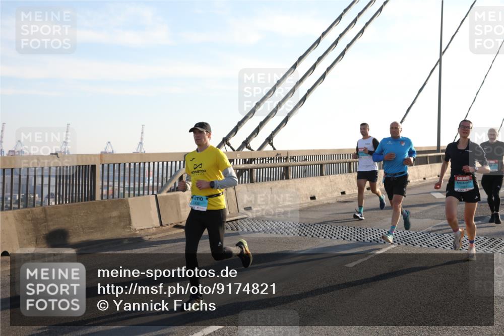 03.10.2025 - Köhlbrandbrückenlauf Yannick Fuchs http://msf.ph/oto/9174821 03.10.2025 08:23:16 Position 1 3332 meine-sportfotos.de